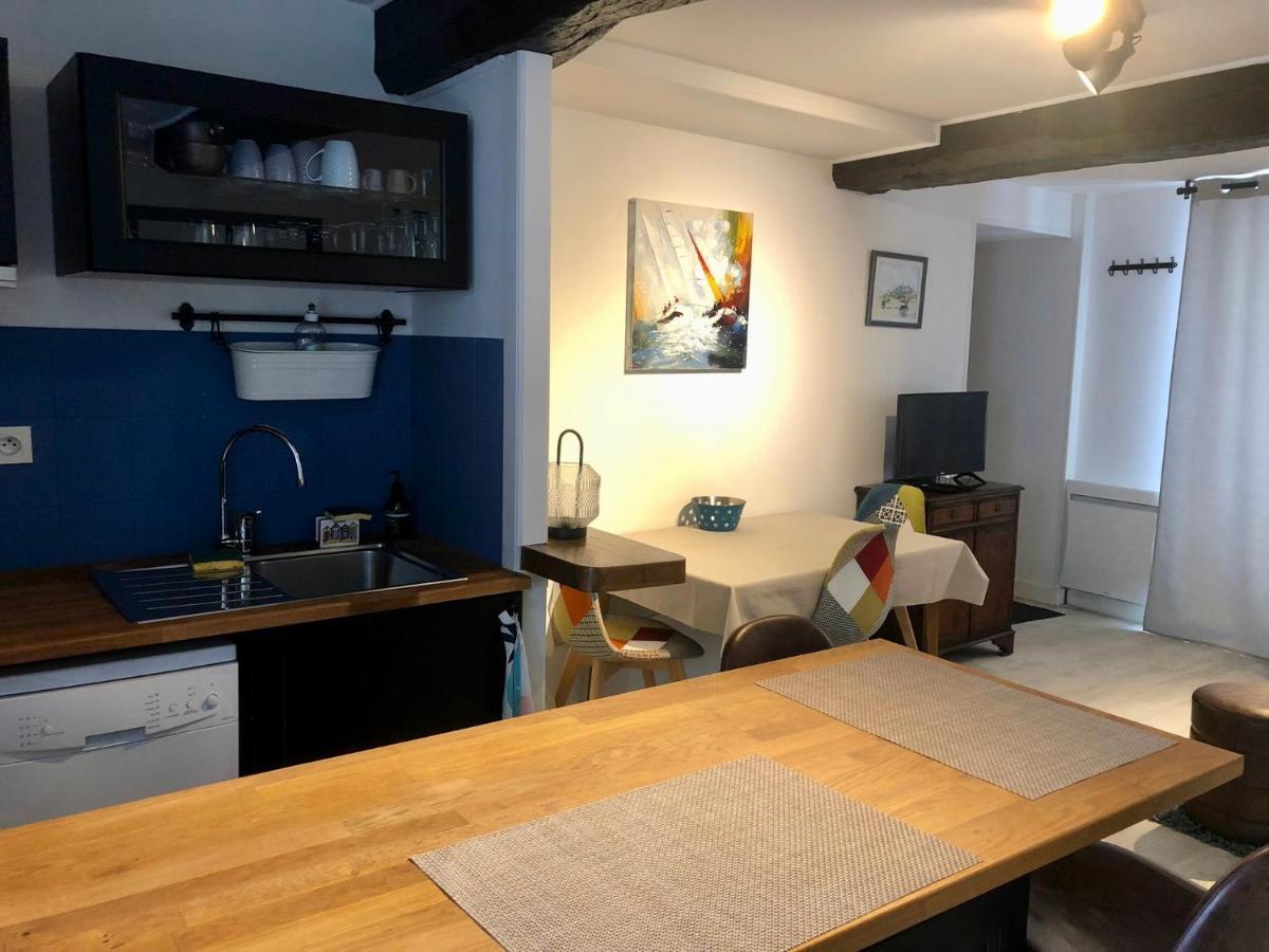 Appartement Haute Ville Meuble Avec Cour Privative Granville Exterior foto